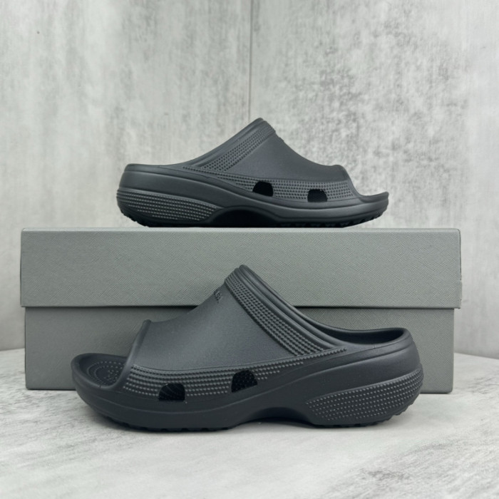 BLEN DESIGNER SLIPPERS